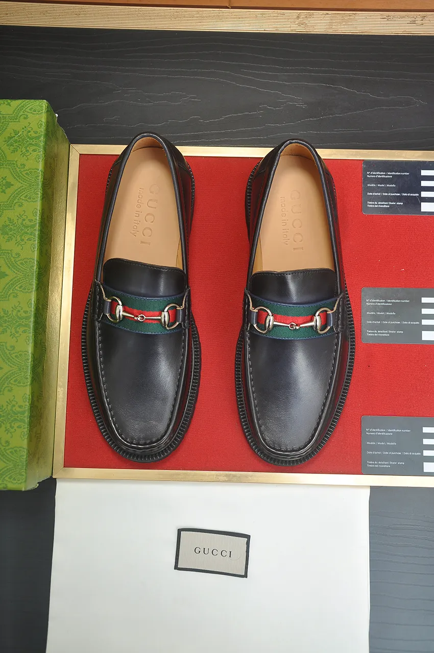 Men's shoes💰560💶Italy's top luxury men's shoe giant (GUCCI) (Gucci) (full cowhide lining) new arrival🍃Original European style🔰 Pleasant to the eye😍In order to make the shoes more durable and non-deformable🌀The production continues to follow traditional methods but there is still no lack of innovation💪Choose original sheepskin for the leather♻️ Smooth and natural And extra bright ⭐Made of imported cowhide, the first choice of rich people 38-45 (45 customized)